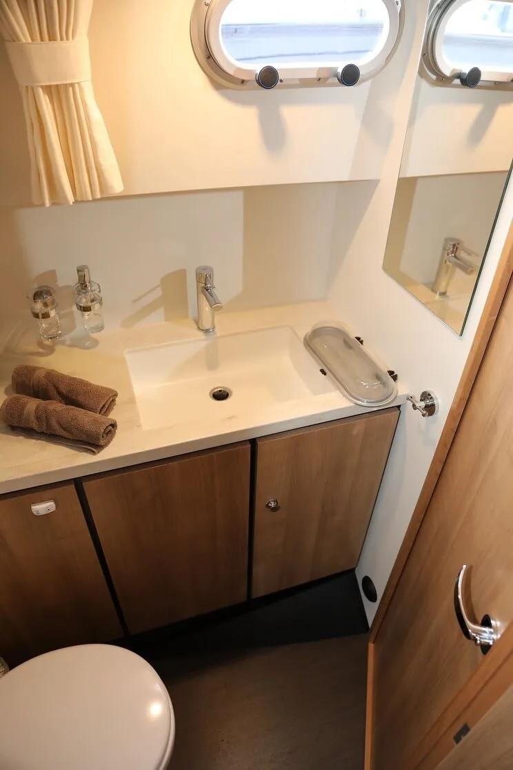 Ani_Grand-Sturdy-35-0-AC-WC-mit-Waschbecken